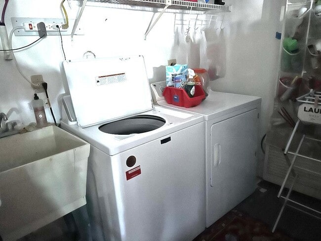 Building Photo - 8095 Burlington Ct