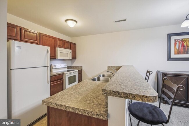 Building Photo - 102 Hunter's Way