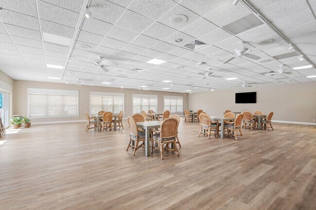 Building Photo - 931 Gardenia Dr