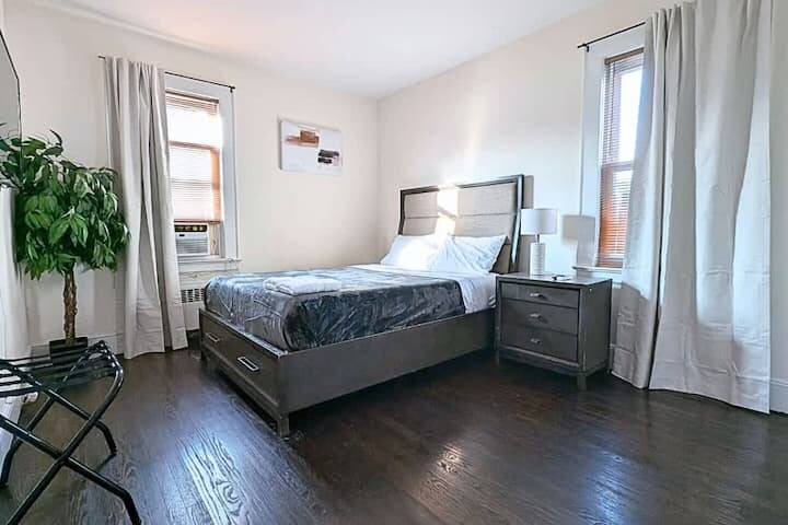 Building Photo - 108 Gotthart St