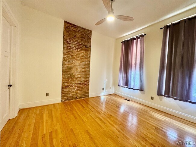 Building Photo - 25 Whitney Pl