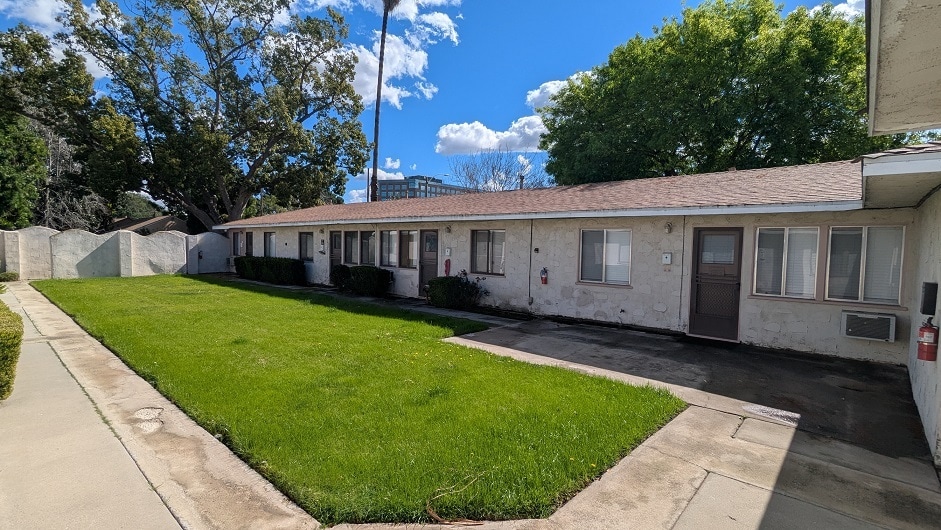 Building Photo - 201 N Florence St