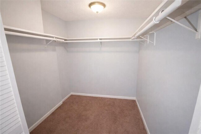 Building Photo - 3575 Oakvale Rd