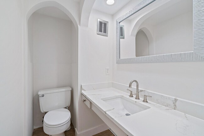 Building Photo - 148 Yacht Club Dr