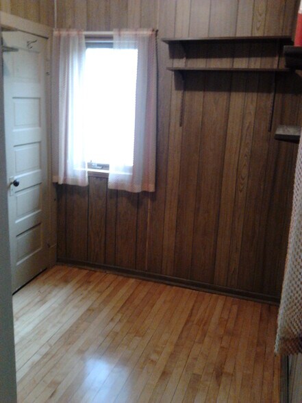 Building Photo - 1821 E 6th St