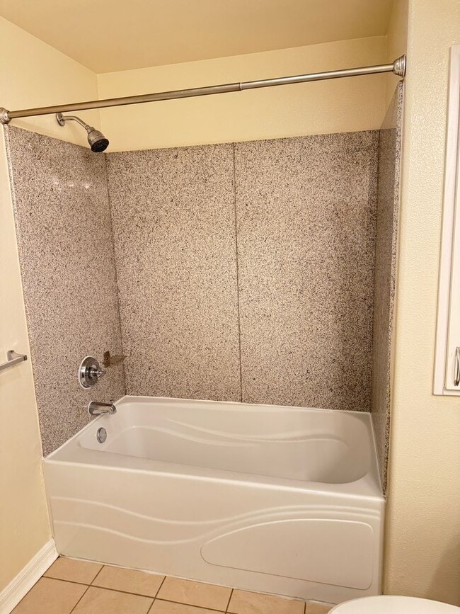 Building Photo - Large Santa Clara 1 Bedroom Condo in River...