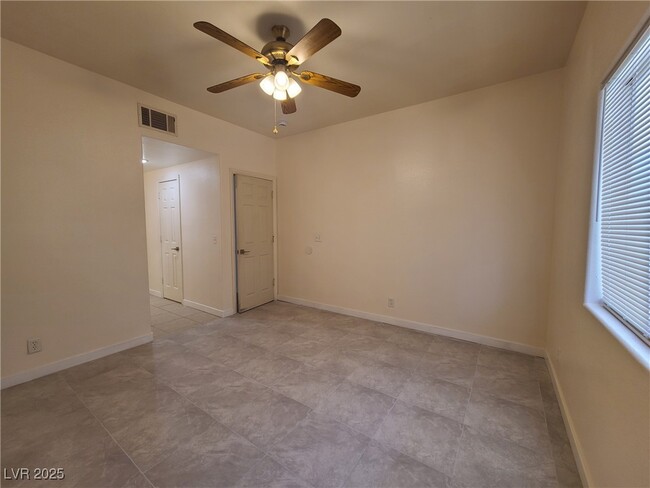Building Photo - 1827 E Calvada Blvd