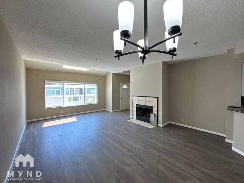 Building Photo - 25445 Southwick Dr