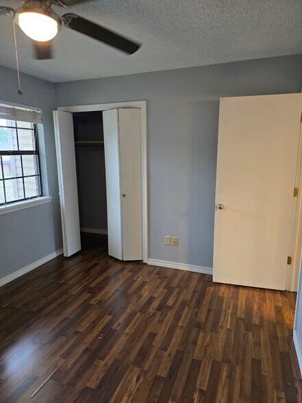 Building Photo - 1425 N Nashville Ave