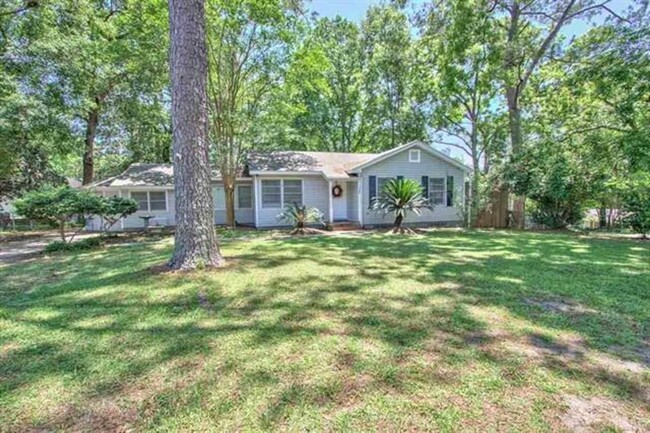 Primary Photo - In Town Location On This Charming Cottage