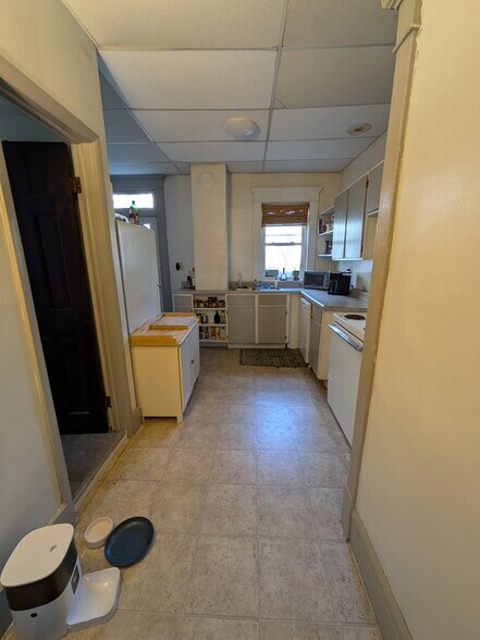 Building Photo - 2430 Indianola Ave