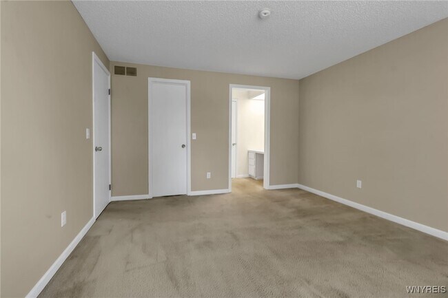 Building Photo - 16 Hubbardston Pl