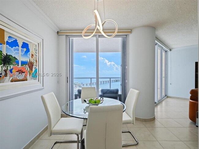Building Photo - 16445 Collins Ave