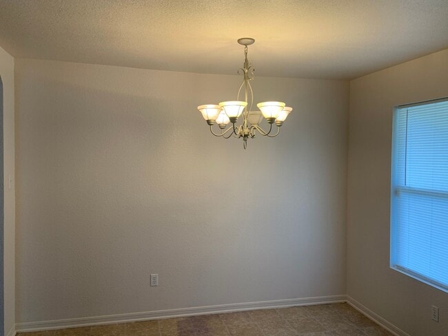 Building Photo - 3001 John Porter Dr