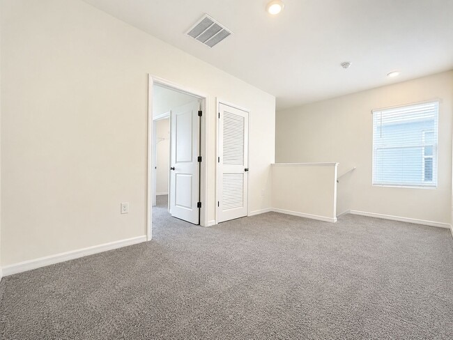 Building Photo - Family-Friendly lifestyle living in this 5Bedroom/3Bath spacious Odessa home!
