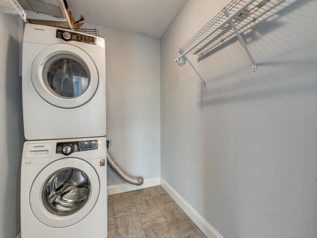 Building Photo - 9520 Ash Creek Dr