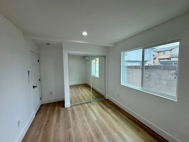 Building Photo - Large New Construction 3 bed 2 Bath Apartm...