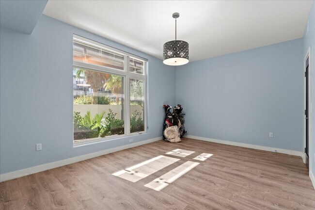 Building Photo - Stunning Modern 2 Bedroom, 2 Bathroom Home!