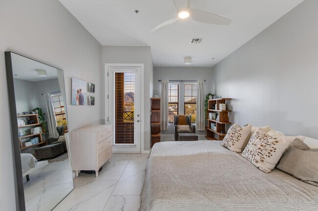 Building Photo - 7291 N Scottsdale Rd