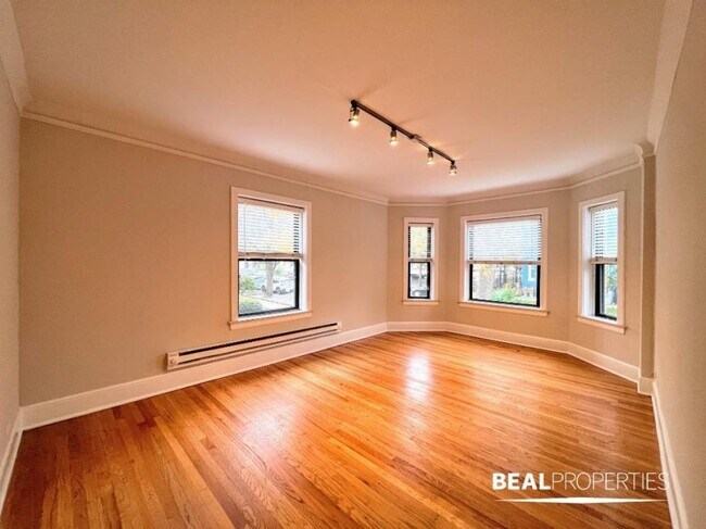 Building Photo - 2 bedroom in CHICAGO IL 60647