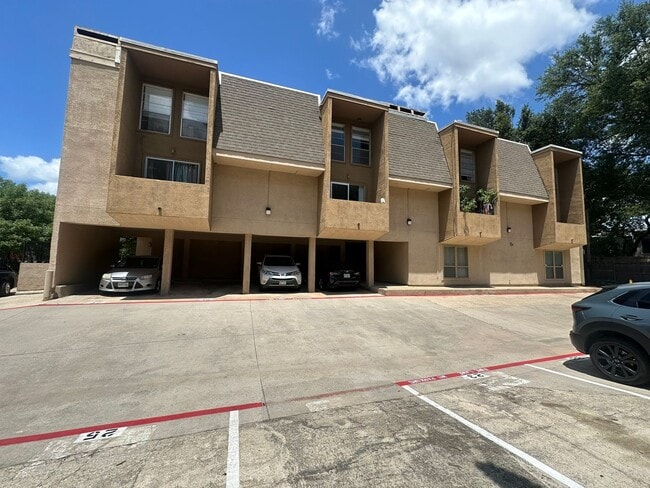 Building Photo - Charming 2-Bed Unit in Dallas! Community p...