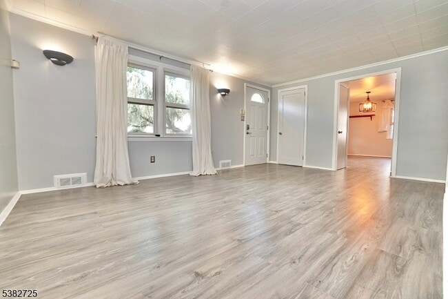Building Photo - 25 Glenview Dr