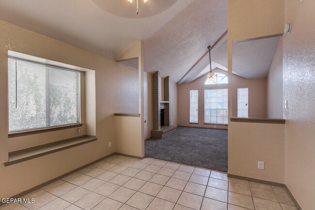 Building Photo - 4517 Loma De Cobre Dr