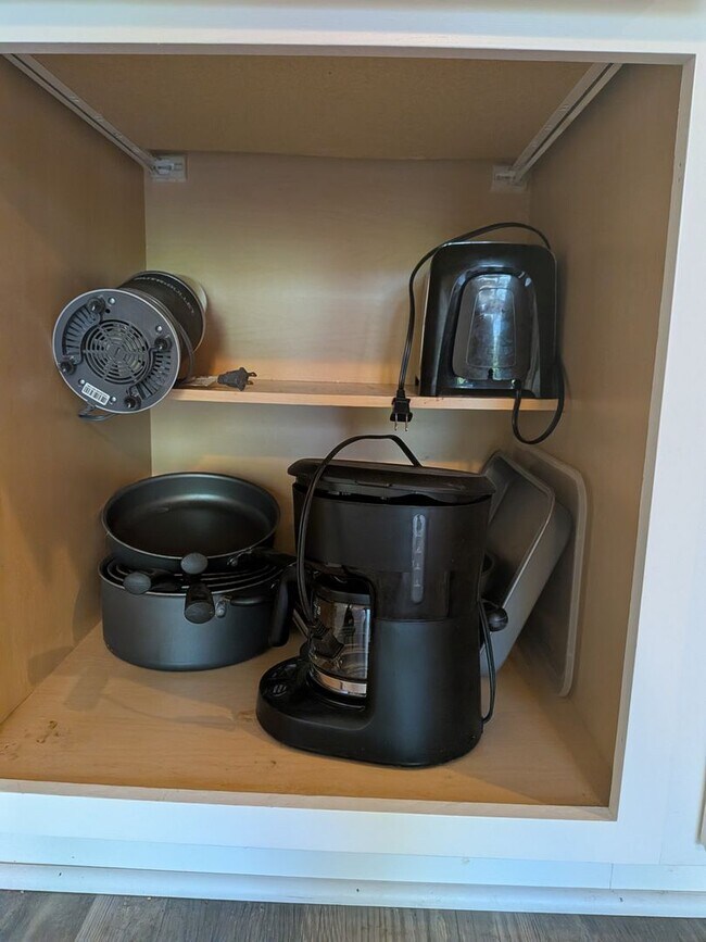 Building Photo - 7802 Rollingwood W Dr