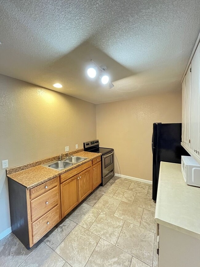 Building Photo - 1 bedroom 1 bath apartment off house