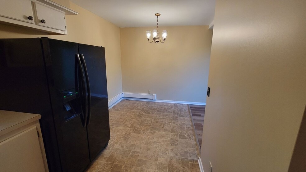 Dining - 1646 Boies Rd