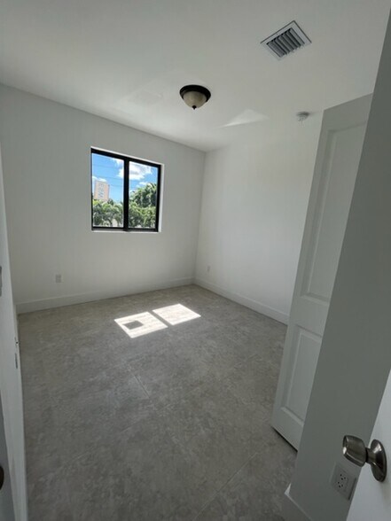 Building Photo - 2738 SW 90th Ave