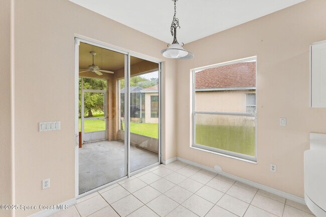 Building Photo - 1774 Sun Gazer Dr