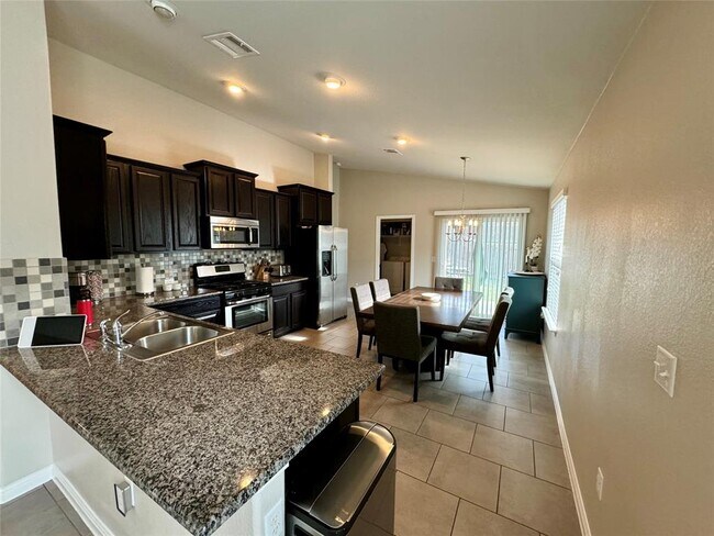 Building Photo - 416 Purple Martin Ave