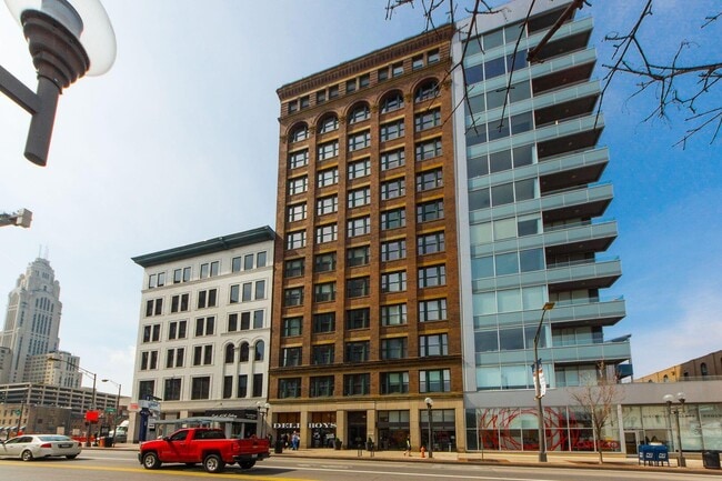 Building Photo - 145 N High St