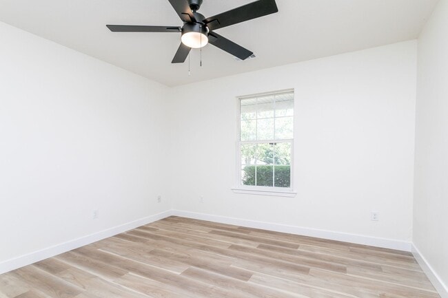 Building Photo - Newly Remodeled Picturesque Home in North ...
