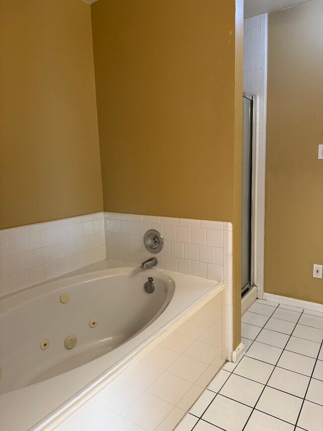 Building Photo - 10811 Cliffton Forge Dr