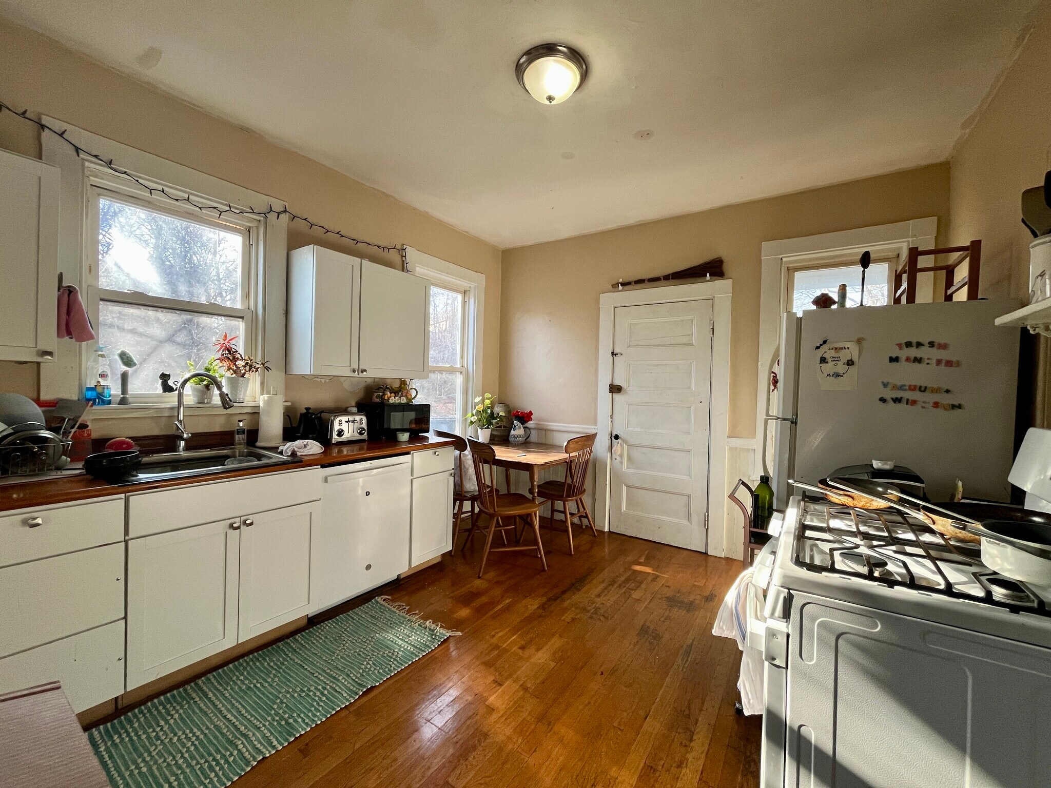 Building Photo - 803 Parker St