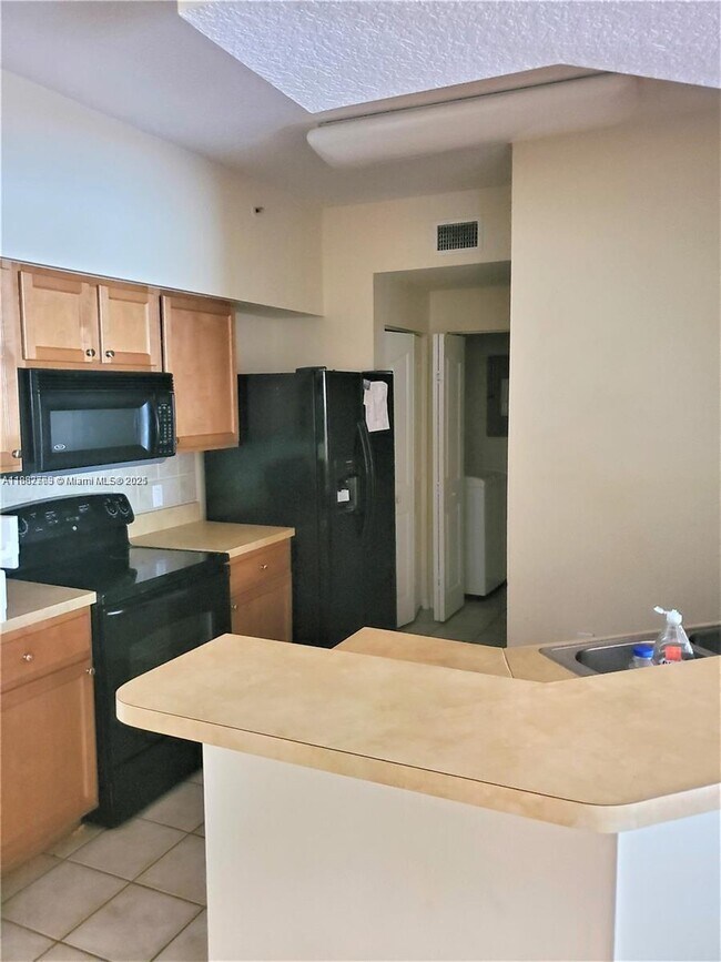 Building Photo - 9833 Baywinds Blvd
