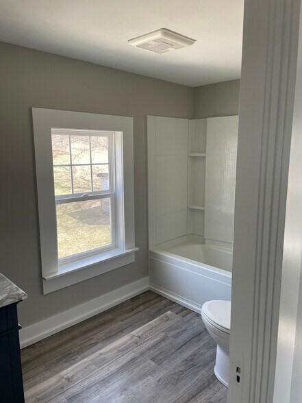 Master Bath - W292S4024 Hillside Rd