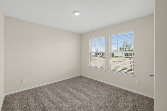 Building Photo - 116 Sir Barton Ln