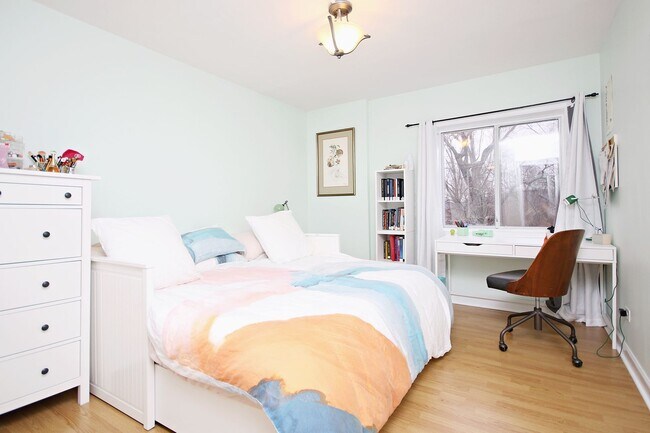 Building Photo - Furnished 1800 JPA Apartment Near UVA