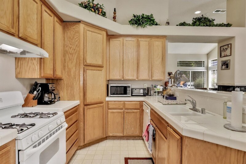 Building Photo - 540 W Deerwood Ln