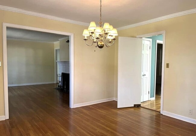 Building Photo - 3 Bed 1 Bath Brick Home - Corner Lot