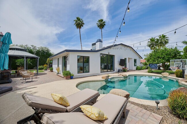 Building Photo - 8113 E Redwing Rd