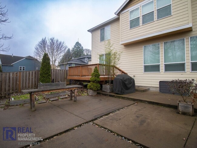 Building Photo - 650 NW Willow Glen Pl