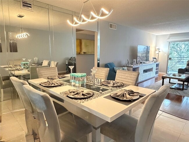 Building Photo - 2304 Lucaya Ln