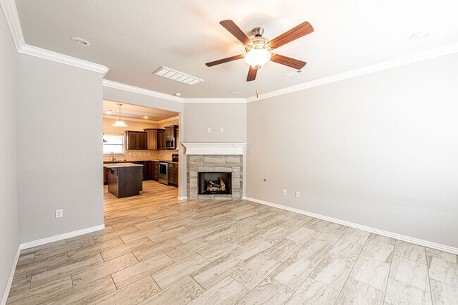 Building Photo - 505 W Laurel Ave, Rogers, AR 72758