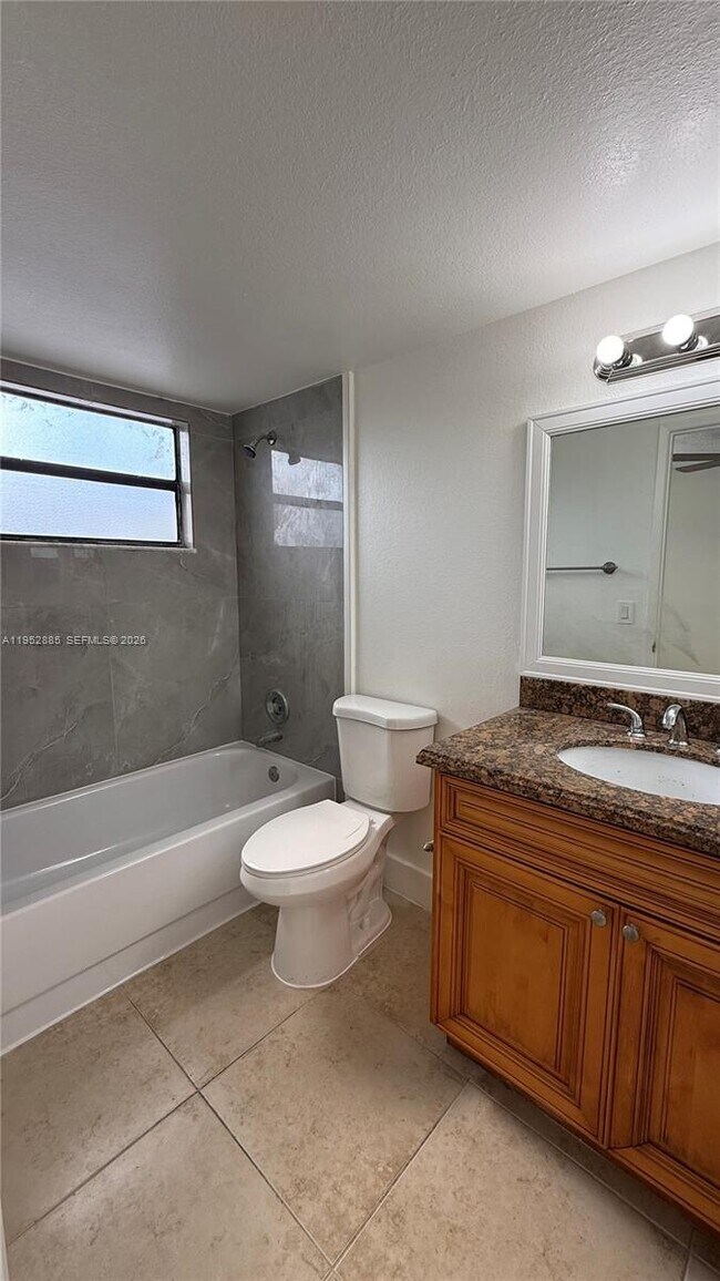 Building Photo - 1453 Lake Crystal Dr