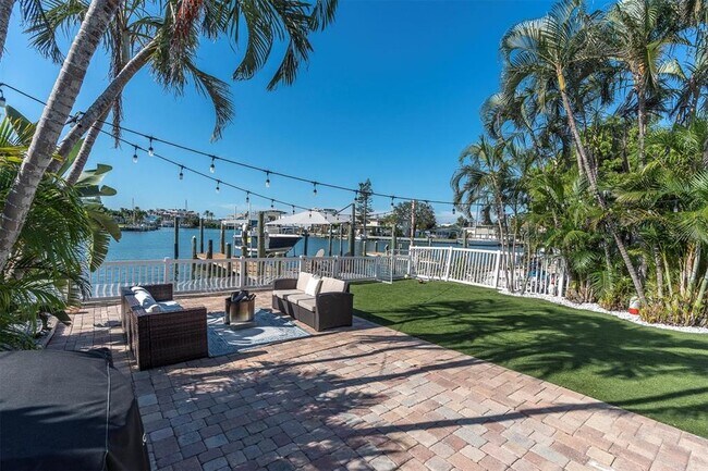 Building Photo - 341 Boca Ciega Dr