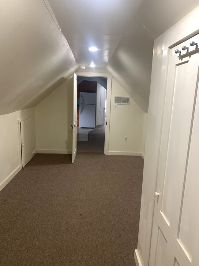 Building Photo - 30 W Main St